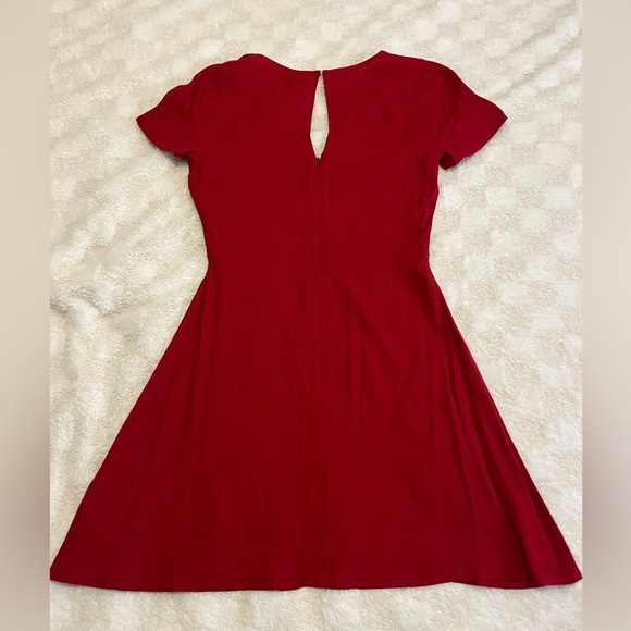 Reformation Durham Red V-Neck Mini Crepe Dress in Crimson • Size 4 - Picture 4 of 12